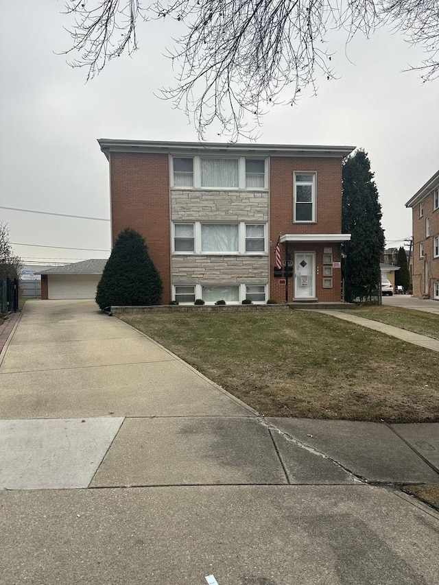 view of front of home featuring a front yard