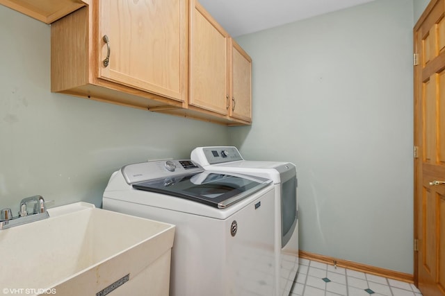 laundry room featuring sink, cabinets, and independent washer and dryer