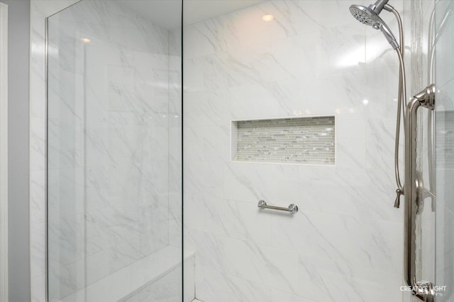 bathroom featuring tiled shower