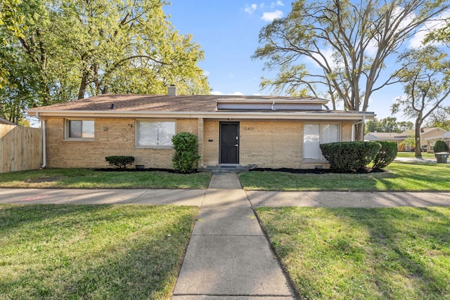 single story home featuring a front yard