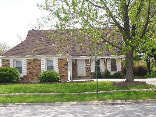 view of front of home with a front yard