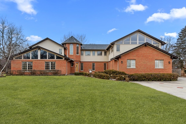 view of front of house with a front lawn