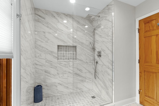 bathroom featuring a tile shower