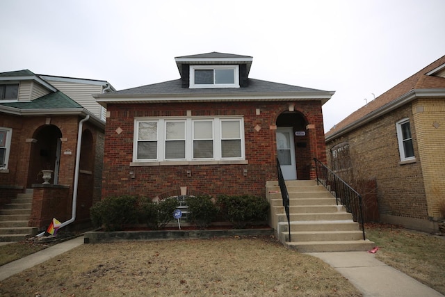 bungalow-style house featuring a front lawn