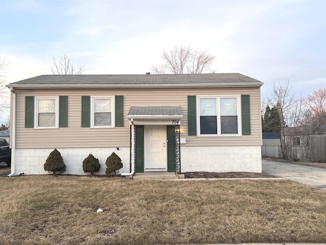 bi-level home with a front yard