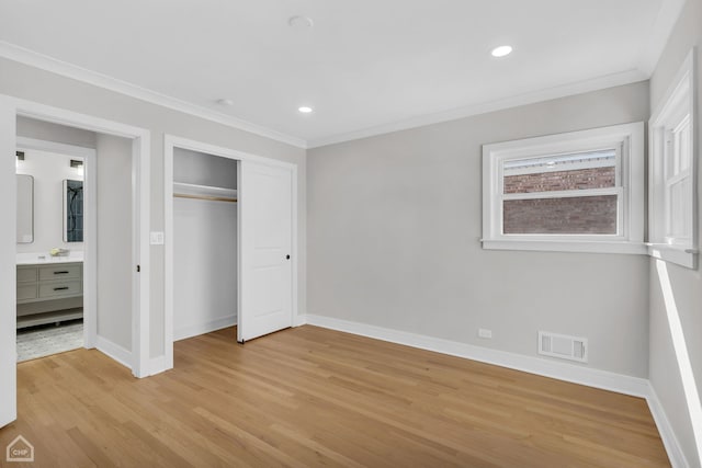 unfurnished bedroom with light wood finished floors, baseboards, visible vents, crown molding, and recessed lighting