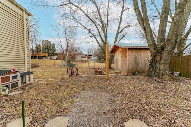 view of yard with a storage shed