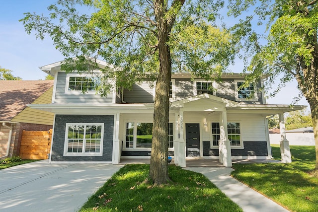 view of front facade with a front lawn and covered porch