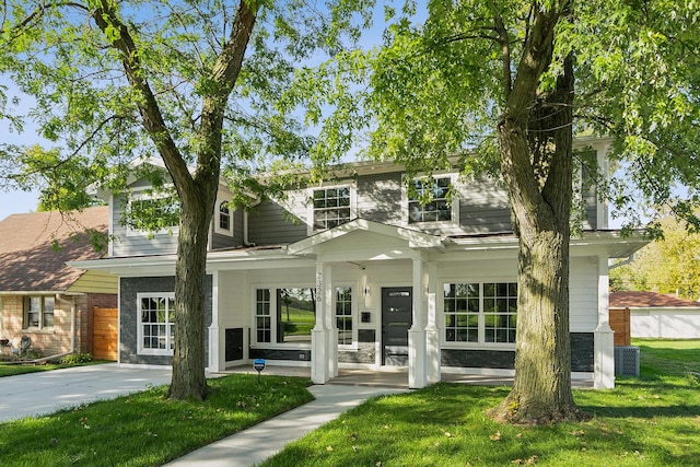 view of front of house featuring a front yard