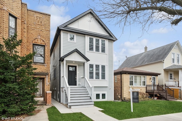 view of front of home featuring a front lawn