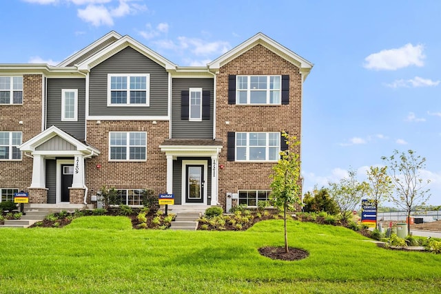 view of front of home with a front lawn