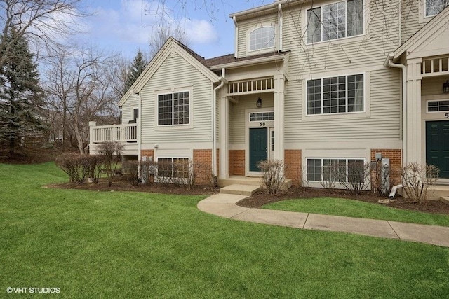 view of front of house featuring a front yard