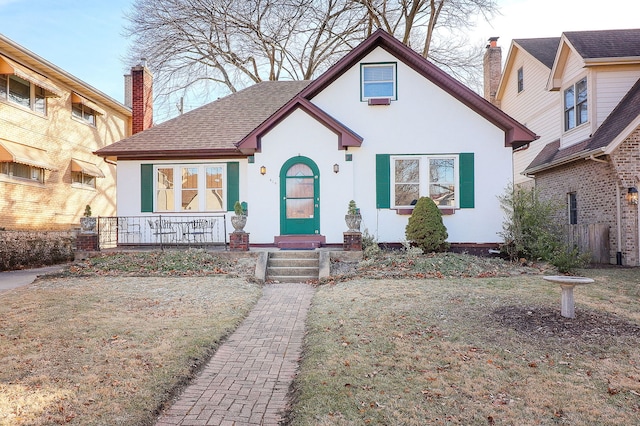 view of front of home with a front lawn