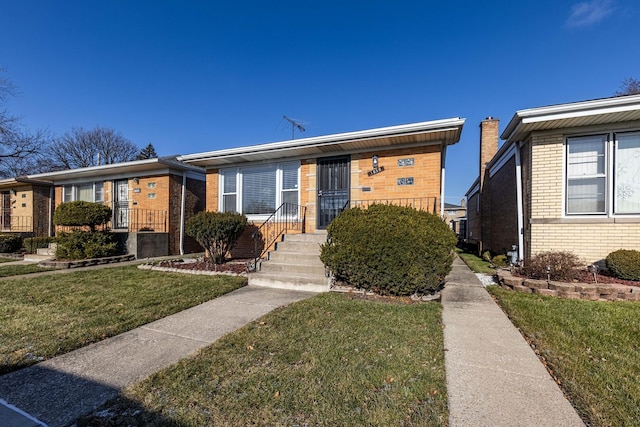 view of front of home with a front lawn