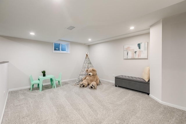 recreation room featuring carpet