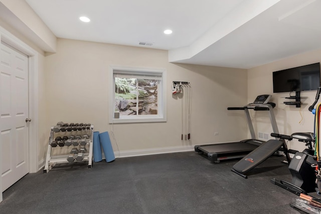 workout area with baseboards, visible vents, and recessed lighting