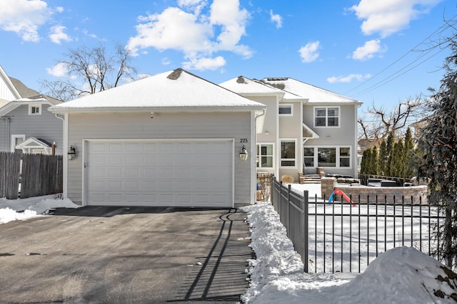 view of front facade featuring a garage and a fenced front yard