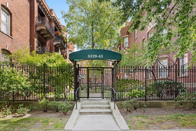 5331 S Harper Ave Unit 1, Chicago, IL 60615 - view of home's community with fence and a gate