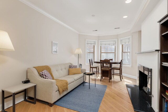 5331 S Harper Ave Unit 1, Chicago, IL 60615 - living room featuring recessed lighting, light wood-type flooring, and crown molding