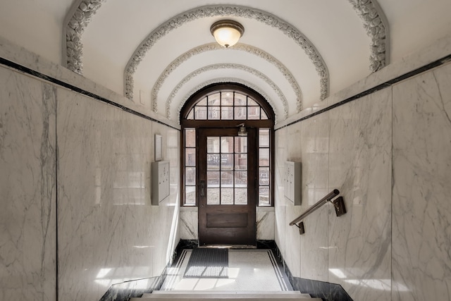 5331 S Harper Ave Unit 1, Chicago, IL 60615 - entryway with vaulted ceiling and tile walls