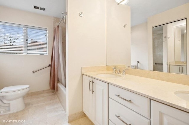 bathroom featuring visible vents, double vanity, a sink, shower / bath combo with shower curtain, and toilet