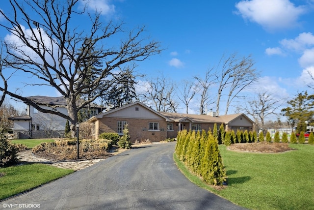 view of front of property with a front yard