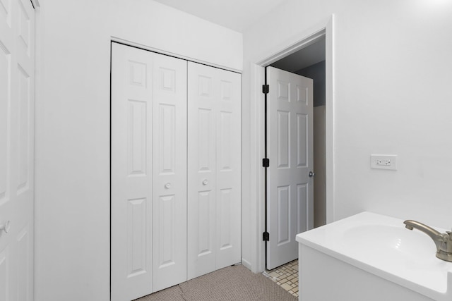 bathroom featuring sink