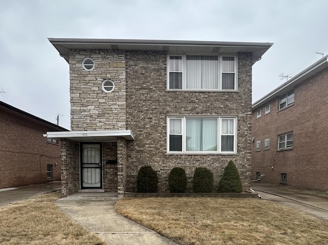 view of front of home featuring a front lawn