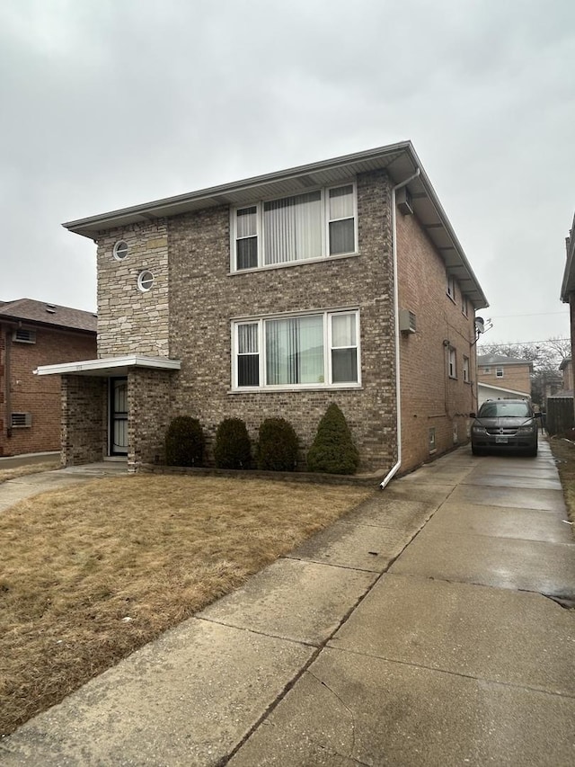 view of front facade with a front yard