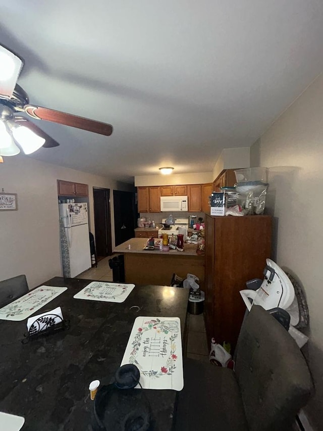 dining room with lofted ceiling and ceiling fan