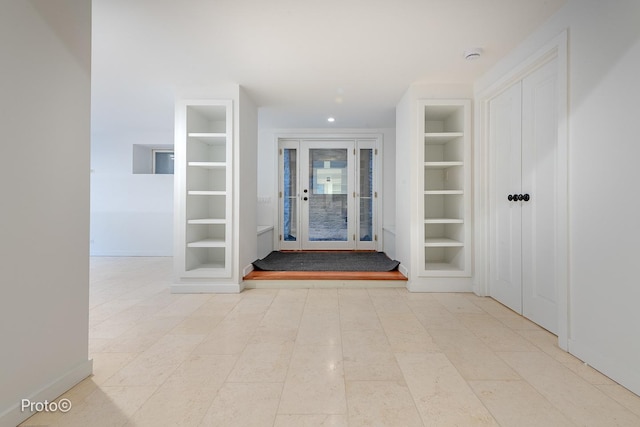 foyer featuring baseboards