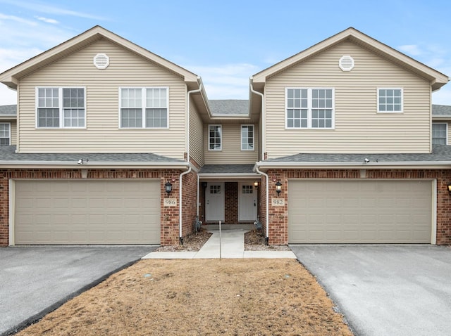 view of front facade featuring a garage