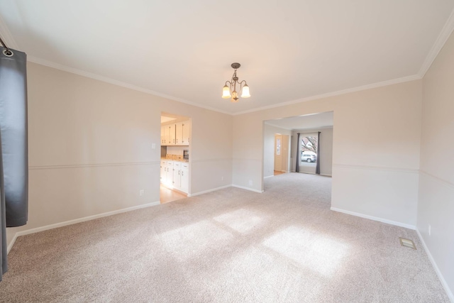 spare room featuring ornamental molding, light carpet, and a notable chandelier