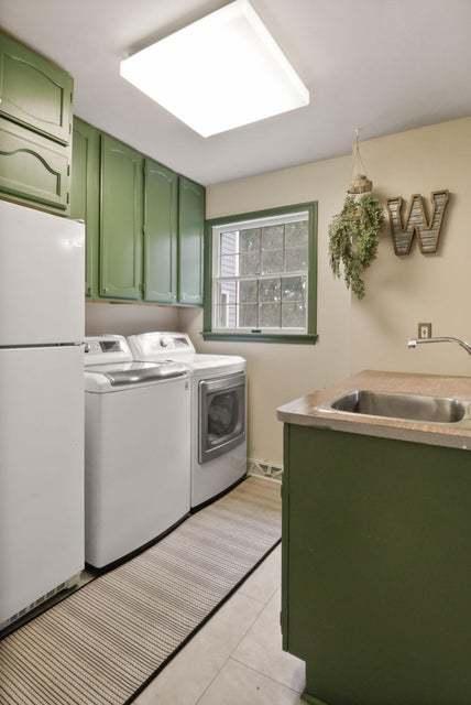 laundry area with cabinets, washer and dryer, and sink