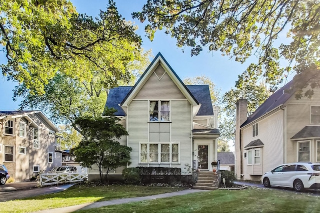 view of front of house with a front yard