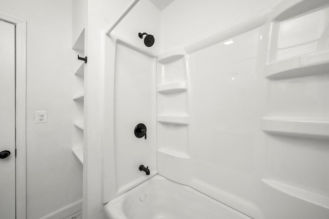 bathroom featuring shower / bathtub combination