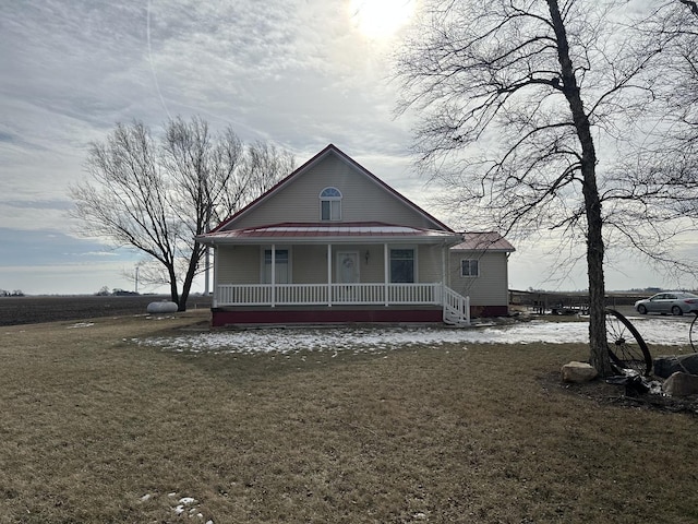 view of front of house with covered porch and a front lawn