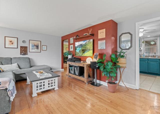 living room featuring light wood-style flooring and baseboards