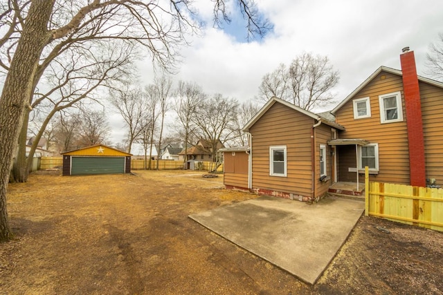 view of yard with a garage and an outdoor structure