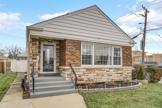 bungalow-style home featuring a front lawn