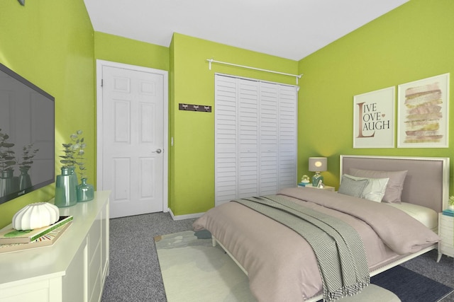 bedroom with carpet flooring and a closet