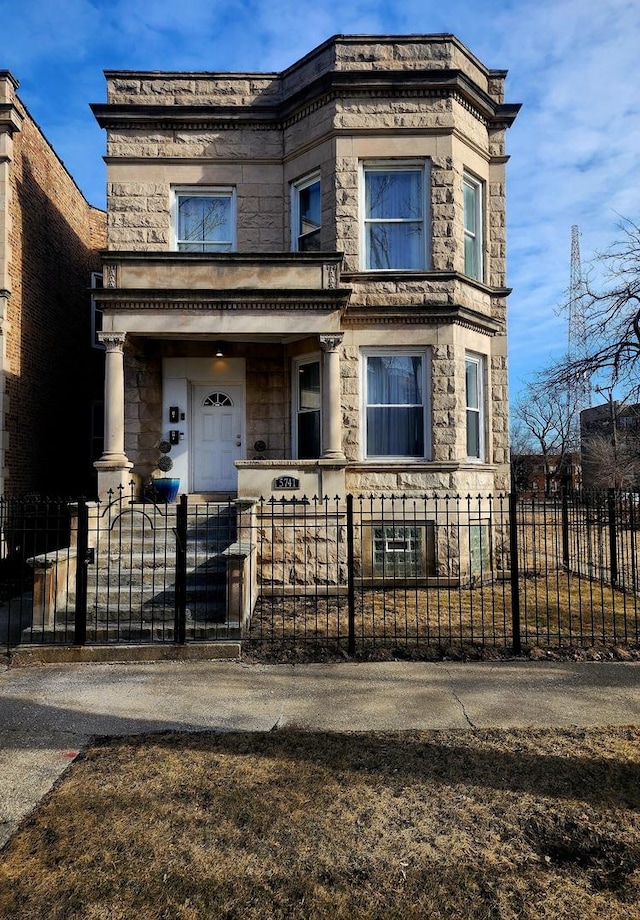 view of front facade with covered porch