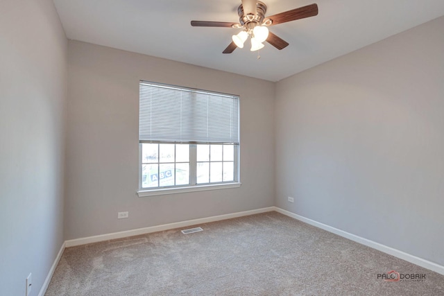 carpeted empty room featuring ceiling fan