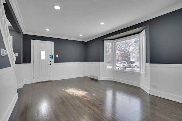 entryway featuring dark wood-type flooring and crown molding