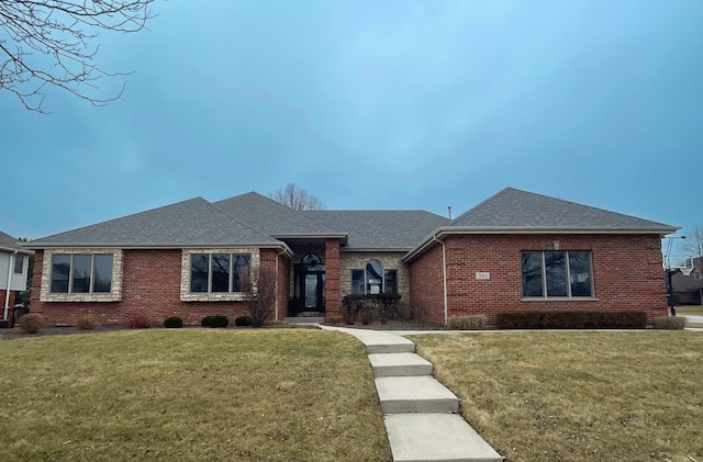 single story home featuring a front lawn