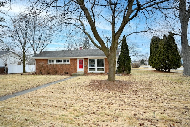 single story home with a front lawn