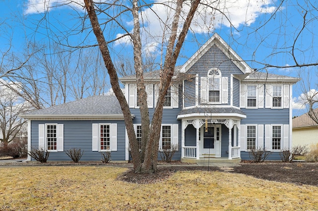 view of front of property with a front yard