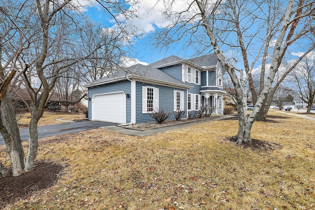 view of front facade featuring a garage and a front yard