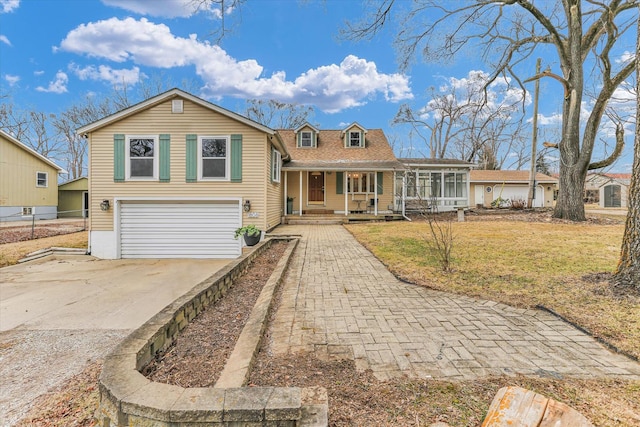 view of front of house featuring a garage, a front lawn, and a porch