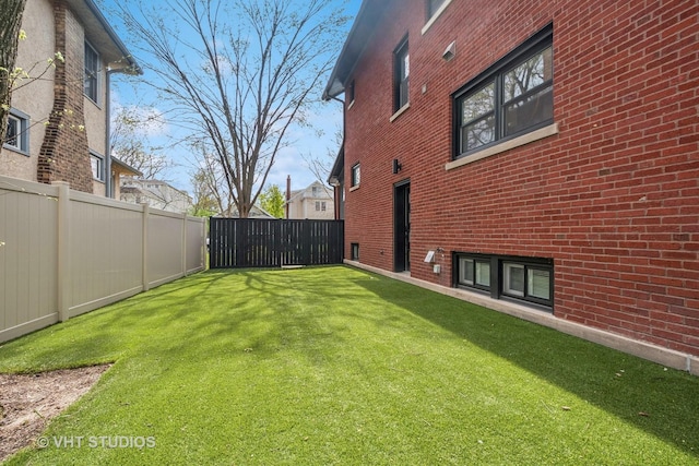 2645 Prairie Ave, Evanston, IL 60201 - view of yard with a fenced backyard